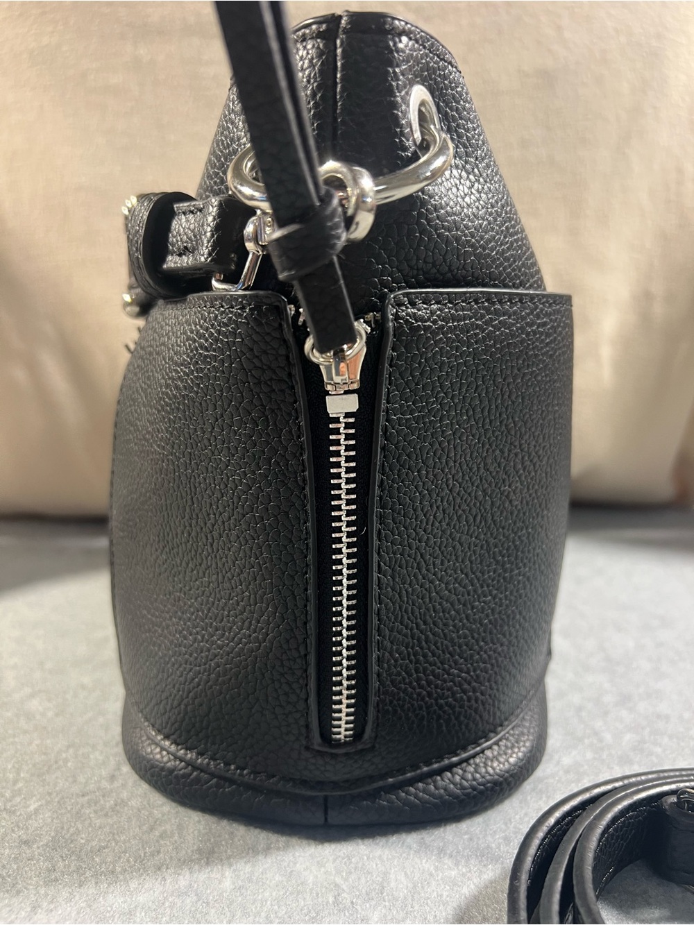 Steve Madden Black Pebbled Faux Leather Stud-Trim Bucket Bag - Picture 4 of 16